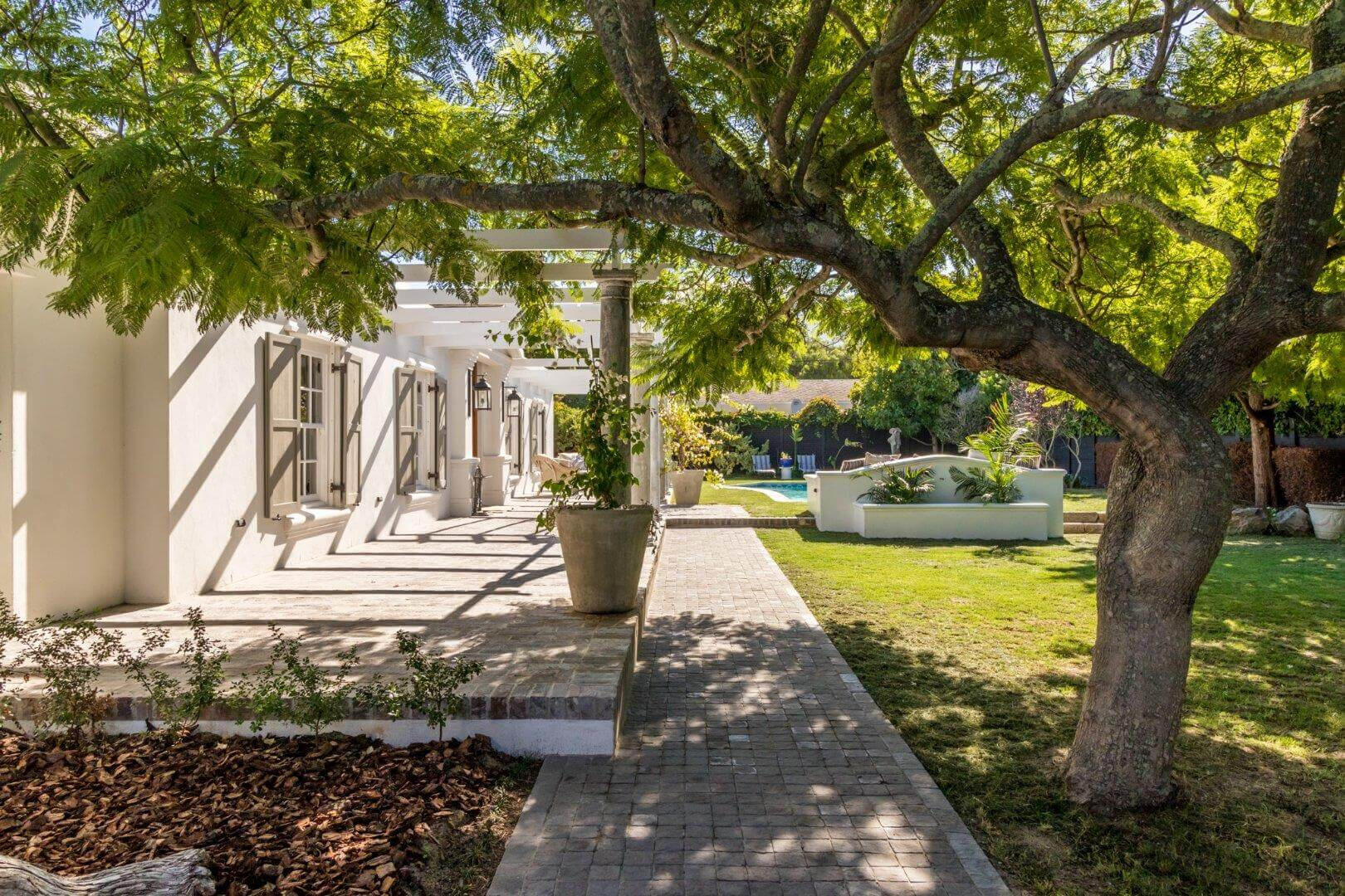 Mountainview - Renovations, design, staging Exterior view
